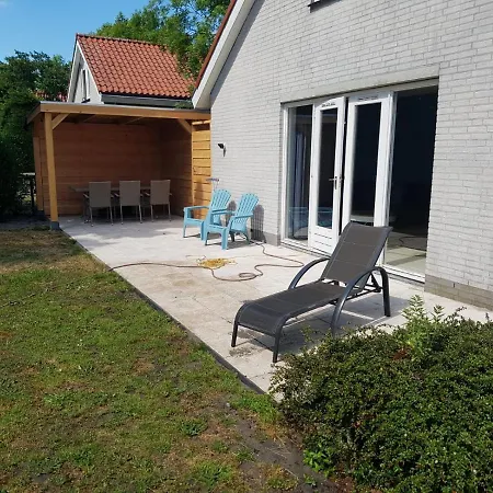 Tip! Pleasant Chalet Stern & 4 Bikes Noordwijk